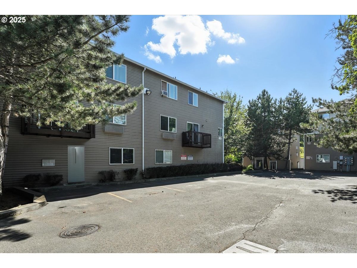 Property Photo:  3317 SE 122nd Ave 1  OR 97236 