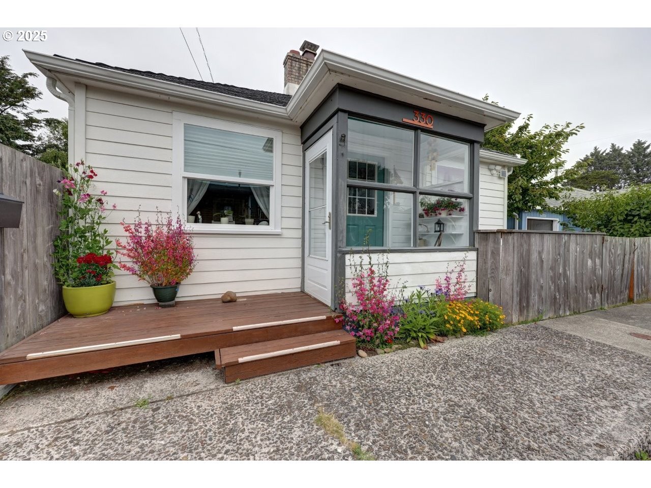 Property Photo: 330 Avenue K OR 97138