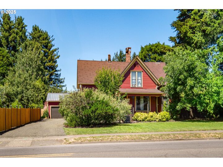 Property Photo:  858 Main St E  OR 97361 