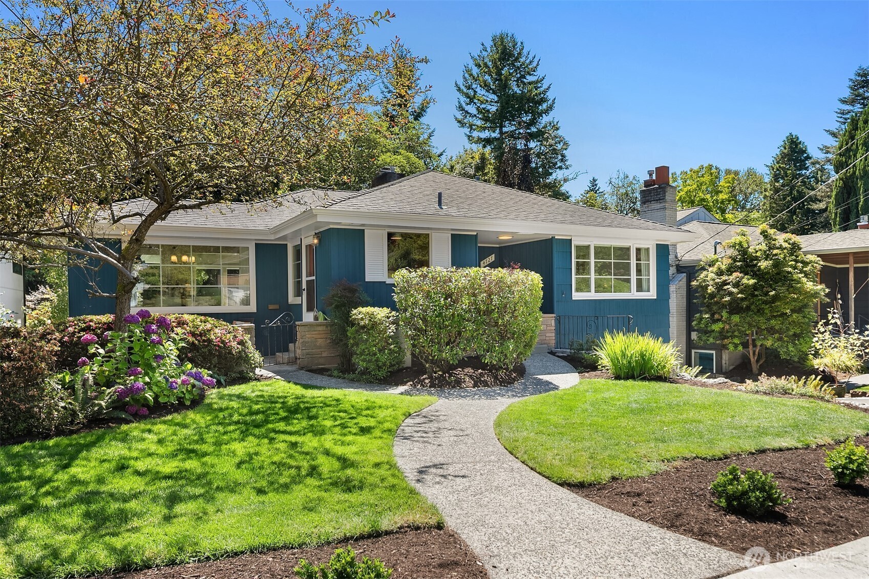 Property Photo: 4727 NE 55th Street WA 98105