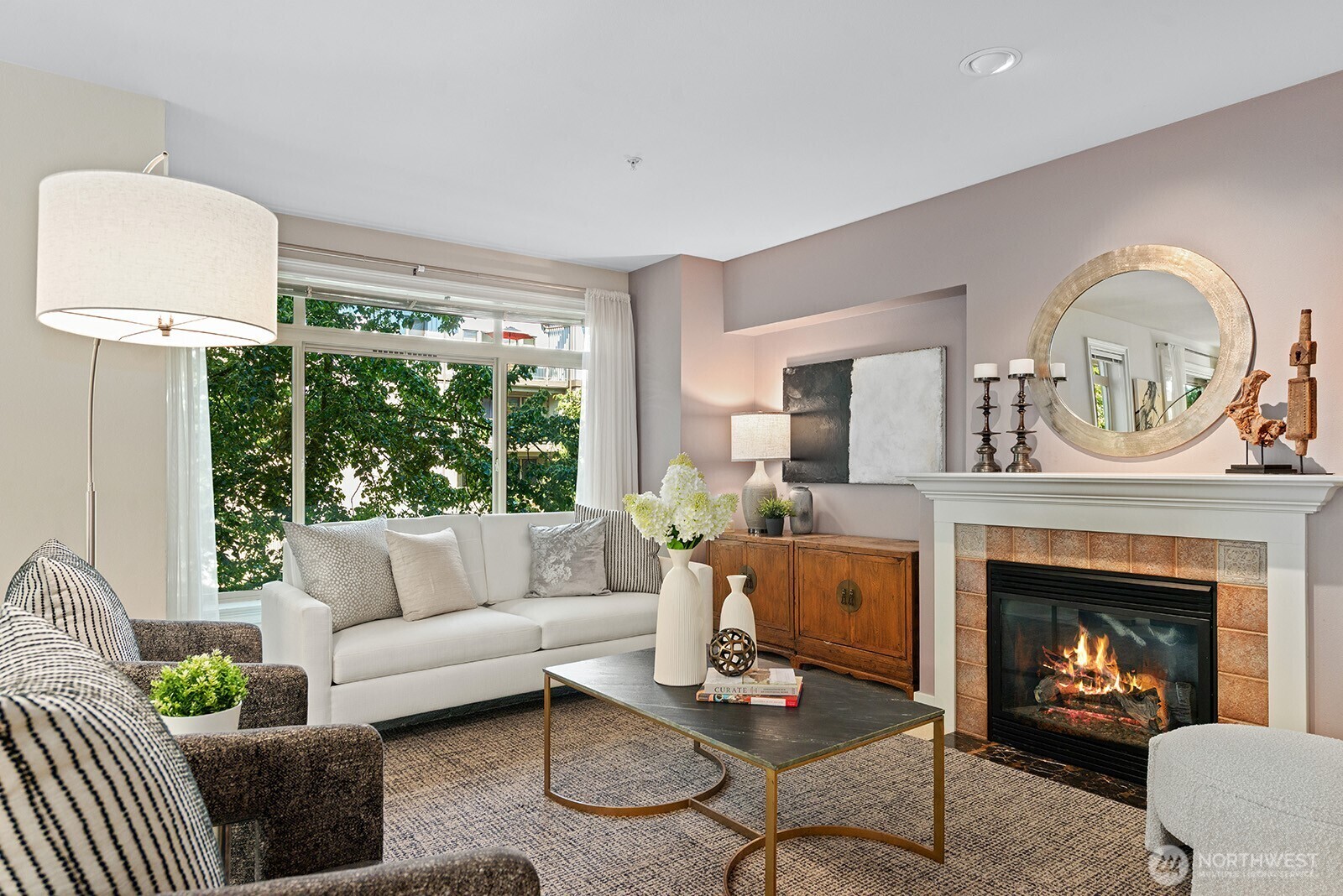 Property Photo: 5016 California Avenue SW 402 WA 98136