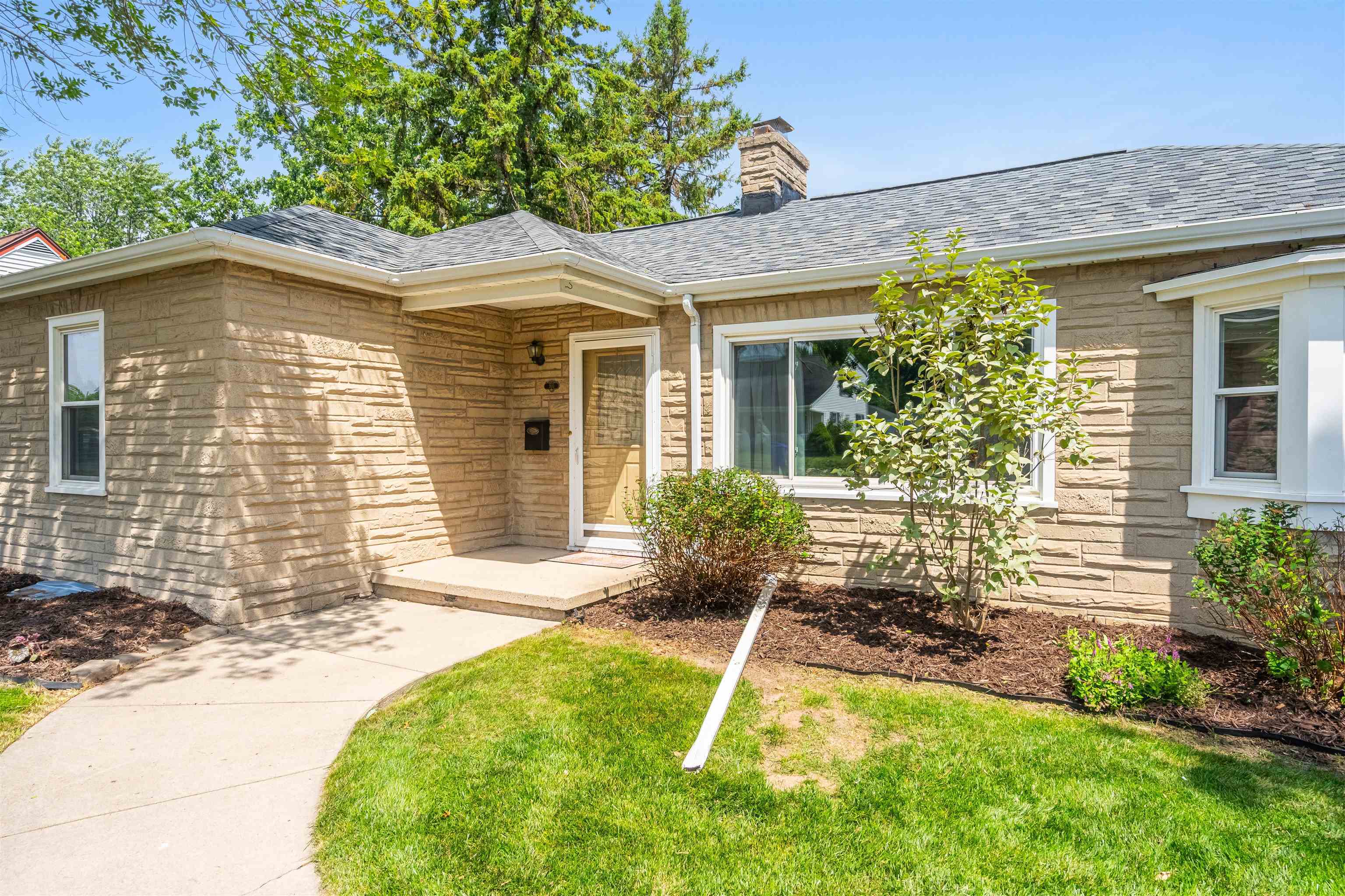 Property Photo:  300 E 15th Street  WI 54130-3312 