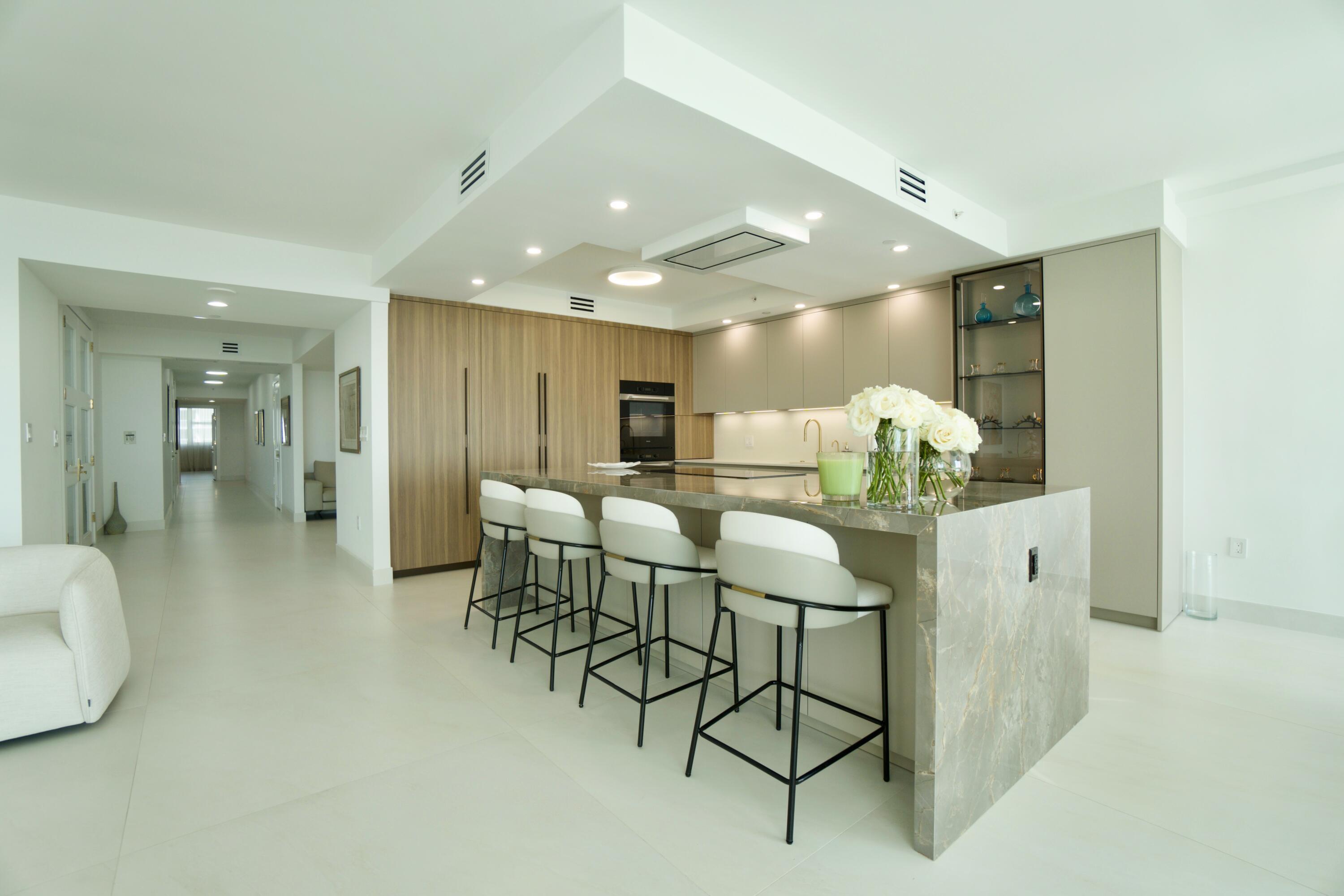 20201 E Country Club Drive 1005  Aventura FL 33180 photo