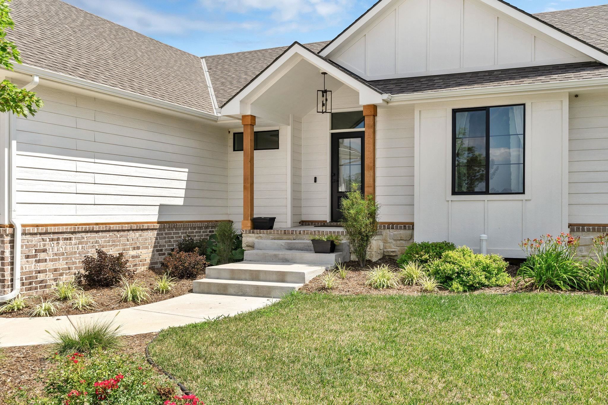 Property Photo: 8761 E Bradford St KS 67210