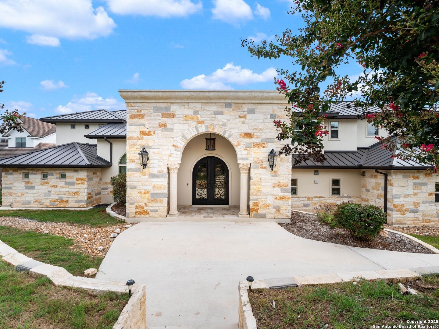 Property Photo: 1402 Grey Flint Cove TX 78258