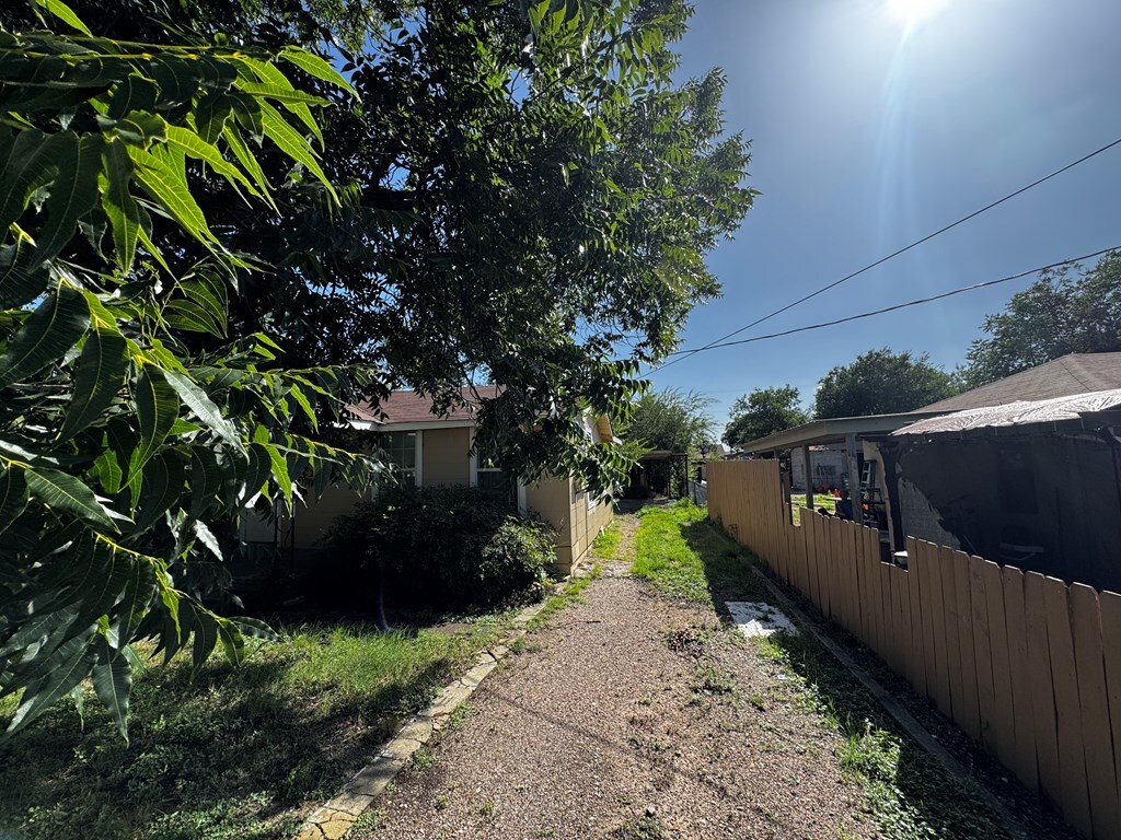 Property Photo:  2811 N Irving St  TX 76903 