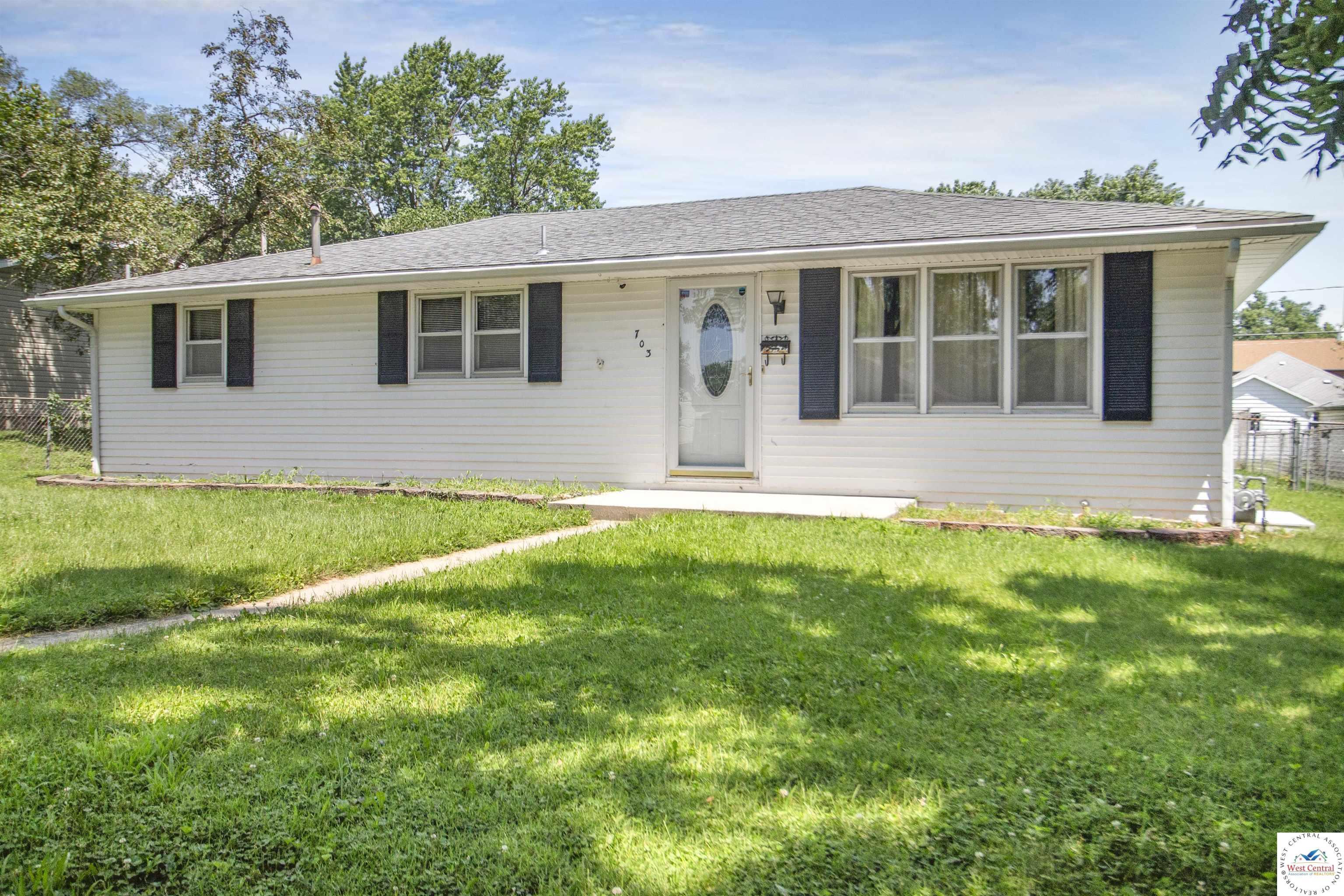 Property Photo: 703 E 18th MO 65301