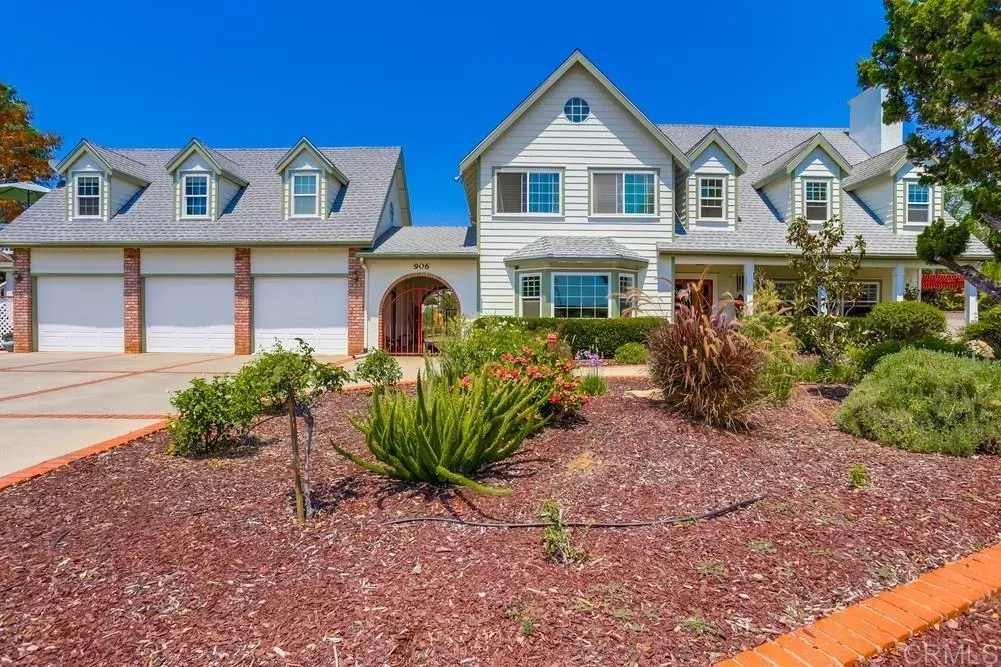 Property Photo:  906 Gretna Green Way  CA 92025 