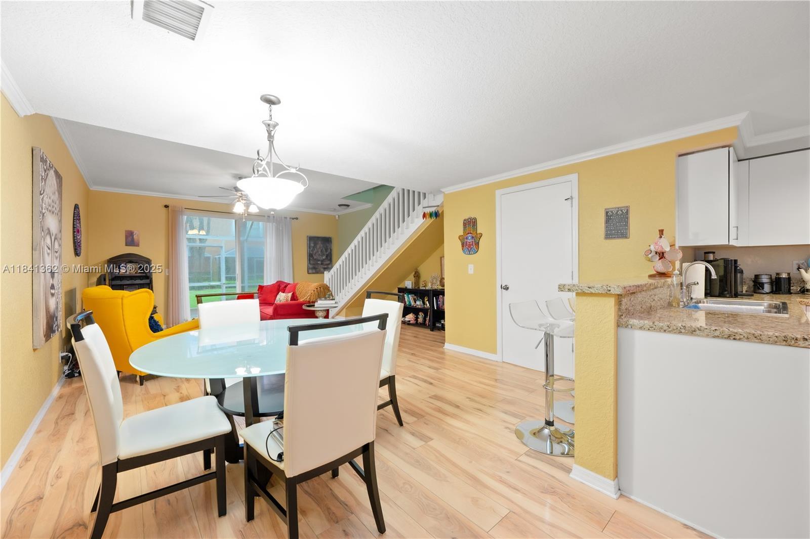 Property Photo: 1424 Barcelona Way 5-23 FL 33327