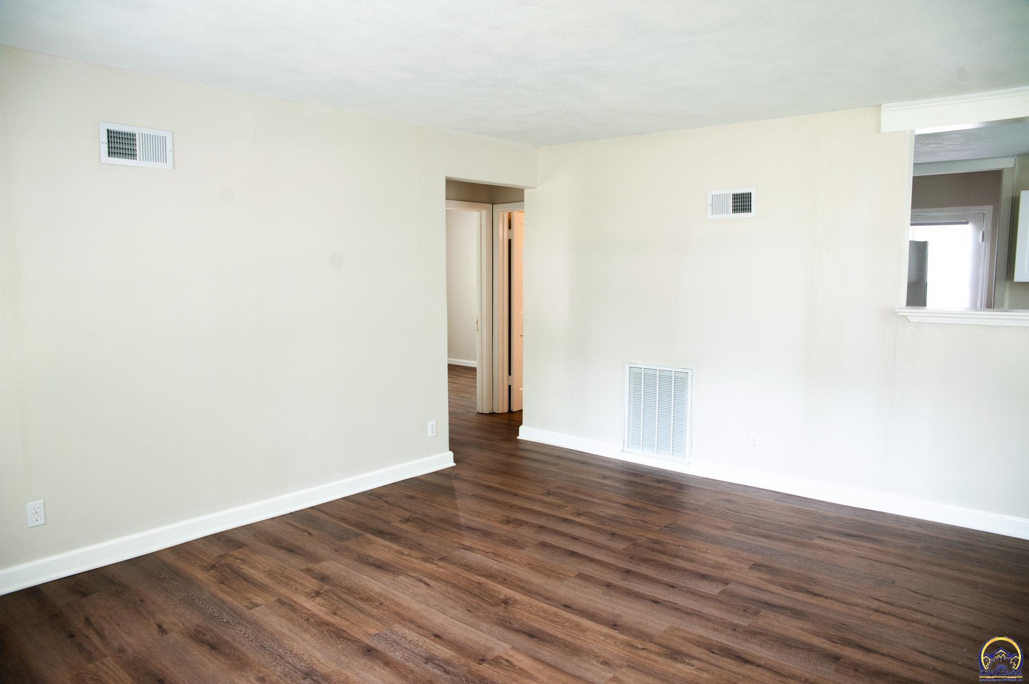 Property Photo:  816 SW Parkview St  KS 66606 