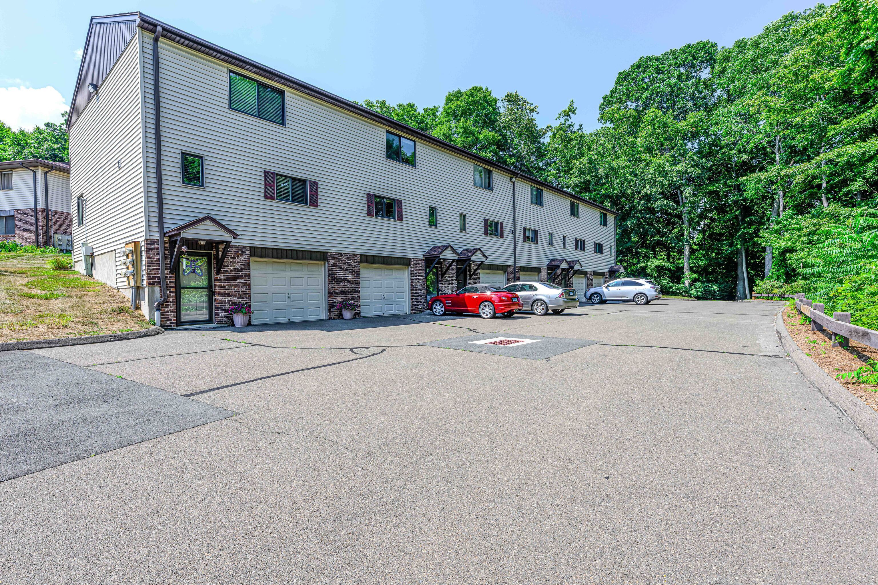 Property Photo: 140 Thompson Street Apt 5B CT 06513