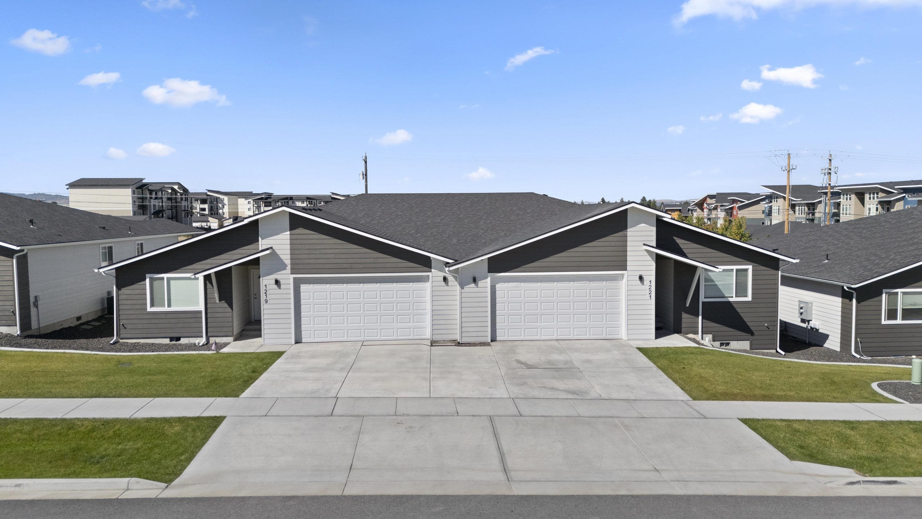 Property Photo: 1313 N Coach Dr WA 99016