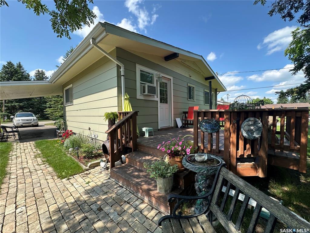 Property Photo:  216 5th Street NE  SK S0A 1N0 