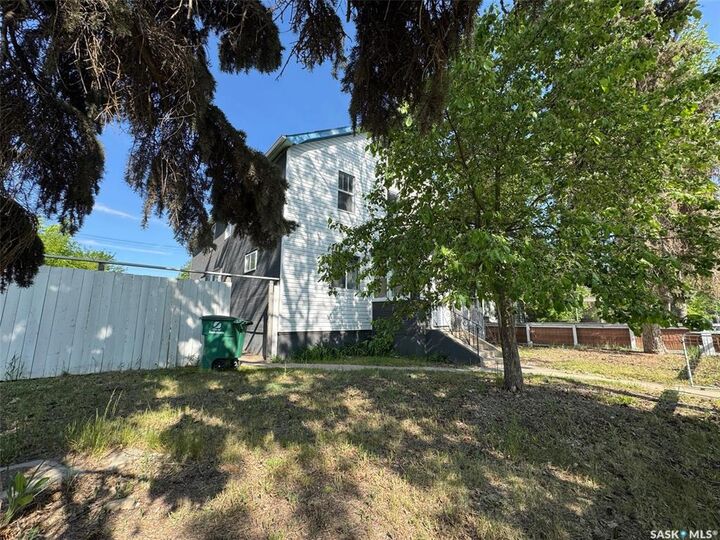 Property Photo: 319 H Avenue S SK S7M 1W4