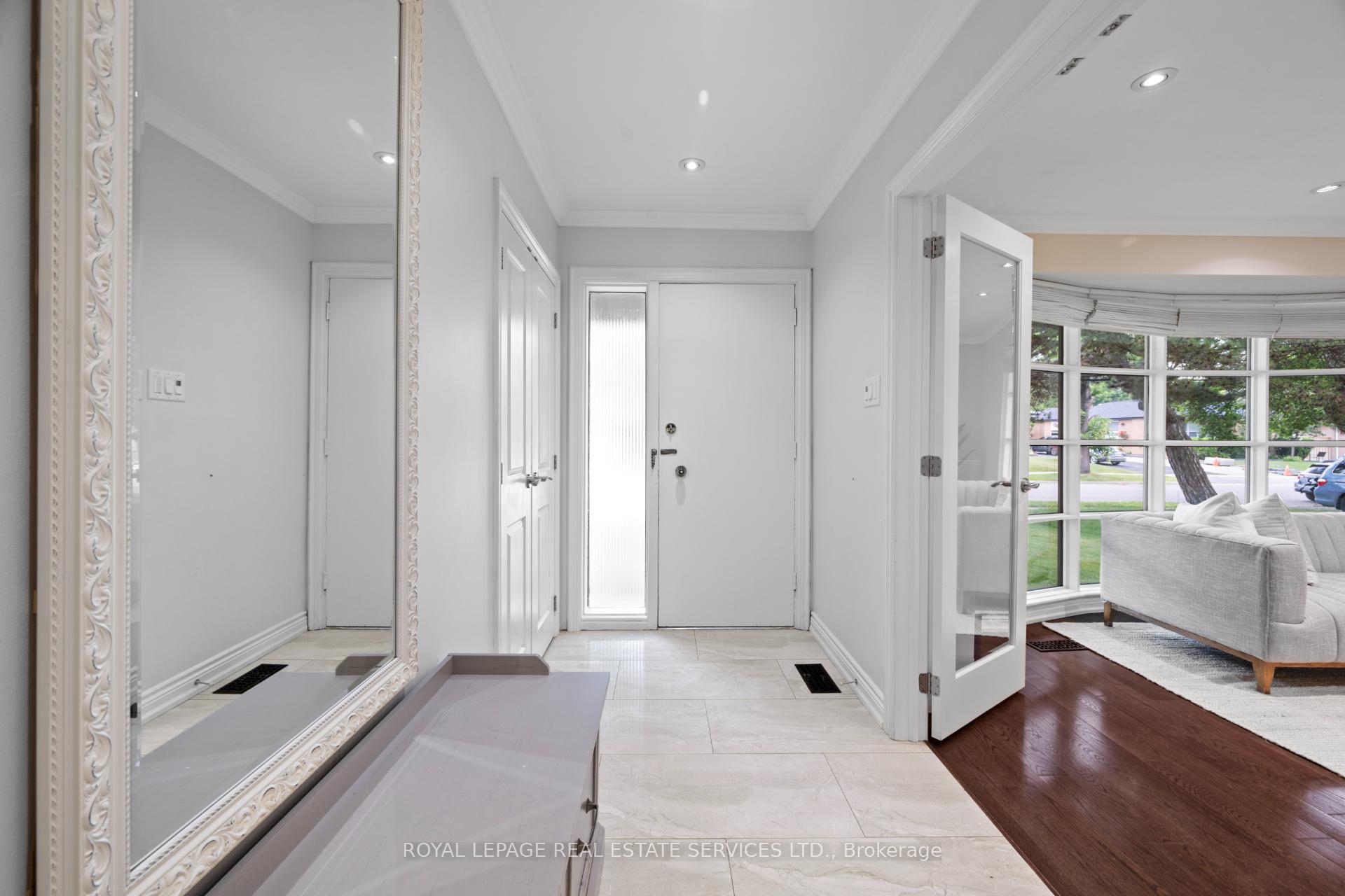 Property Photo: 106 West Deane Park Drive ON M9B 2S5