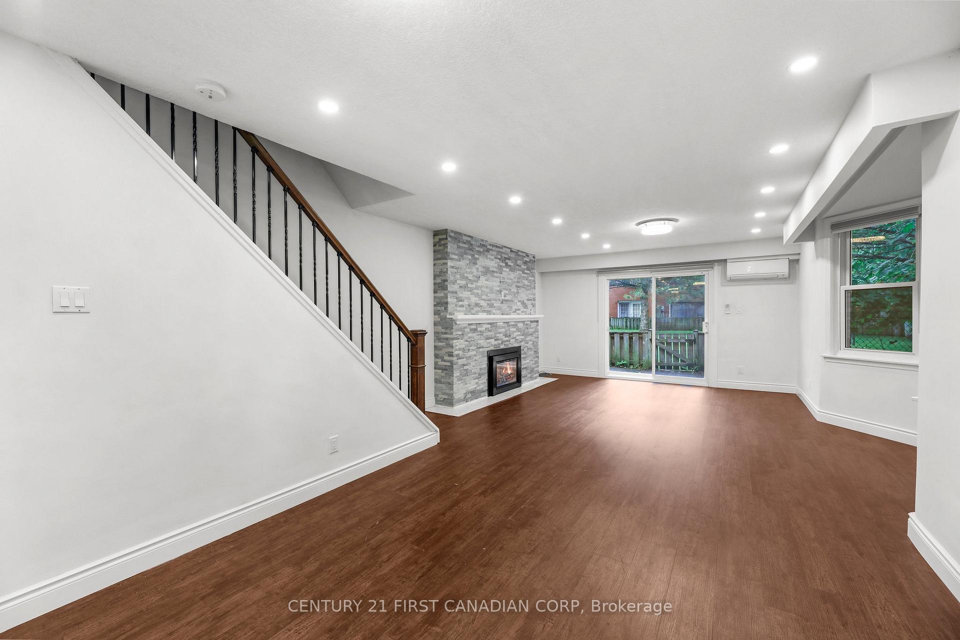 Photo de la propriété: 19 Arbour Glen Crescent ON N5Y 1Z9