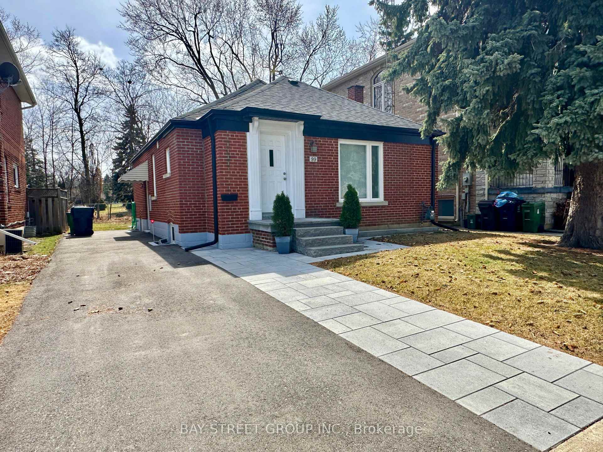 Photo de la propriété: 99 Park Home Avenue ON M2N 1W7