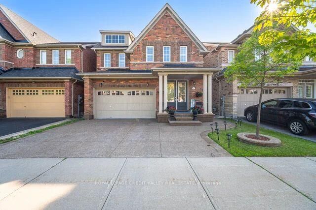 Property Photo: 252 Bonnieglen Farm Boulevard ON L7C 3Y4