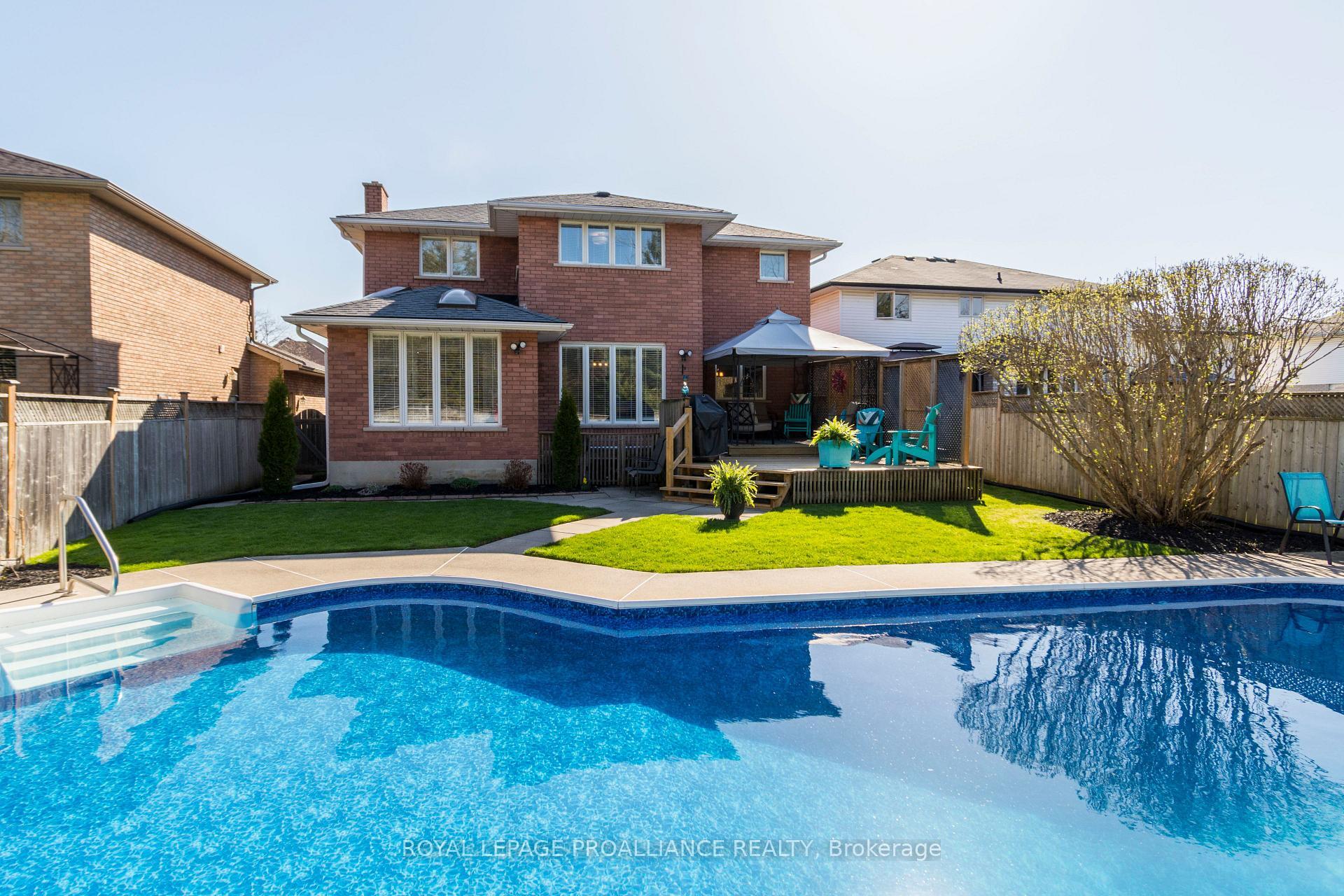 Property Photo: 4 Queensboro Court ON K8P 5E5
