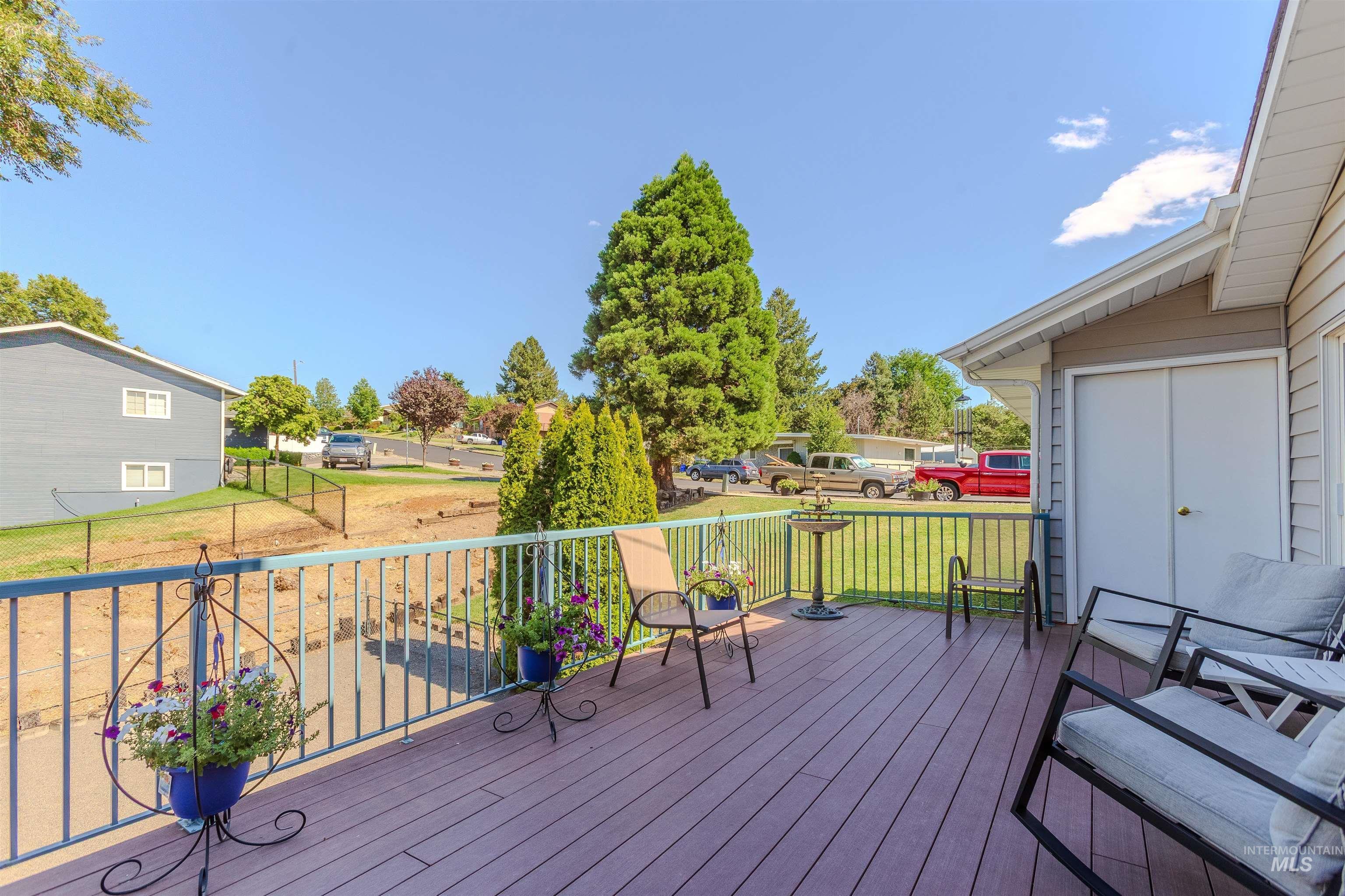 Property Photo:  2419 Sunset Dr.  ID 83501-3438 