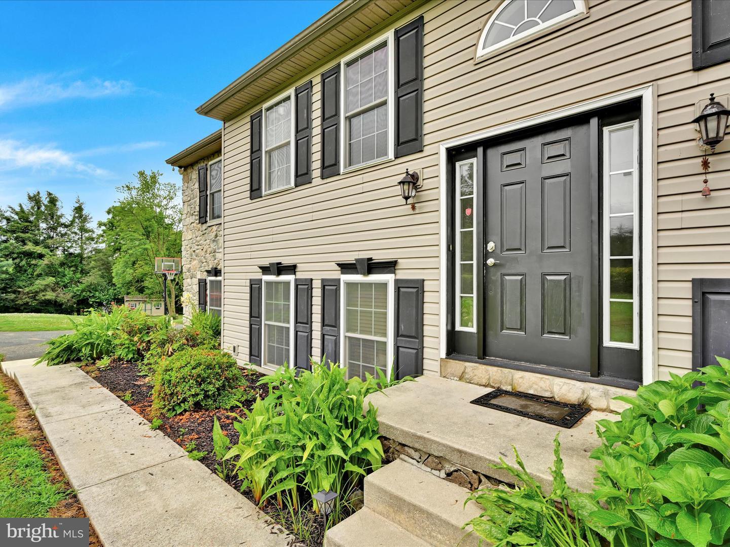 Property Photo:  201 Westbrook Road  PA 17563 