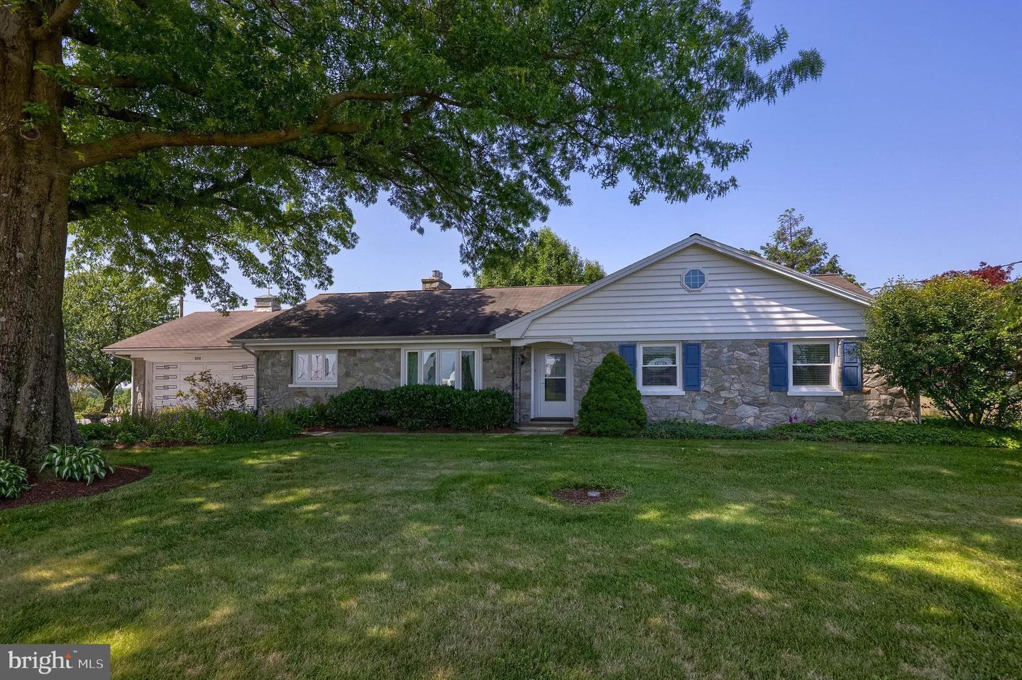 Property Photo: 502 W Newport Road PA 17543