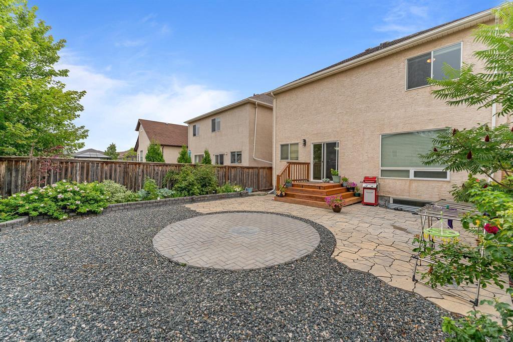 Property Photo:  68 Michaud Crescent  MB R2N 0B5 