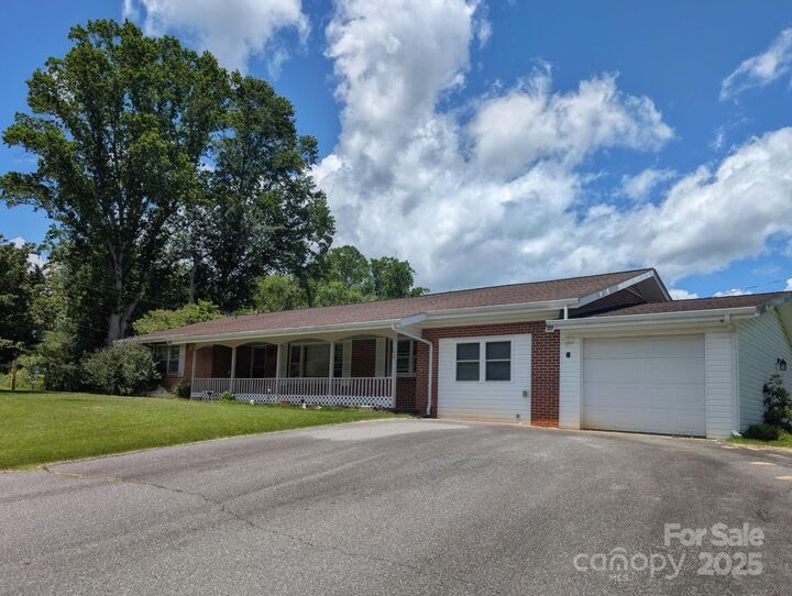 Property Photo: 154 Lowell Street NC 28786
