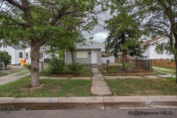 Property Photo: 820 E 7th St WY 82001