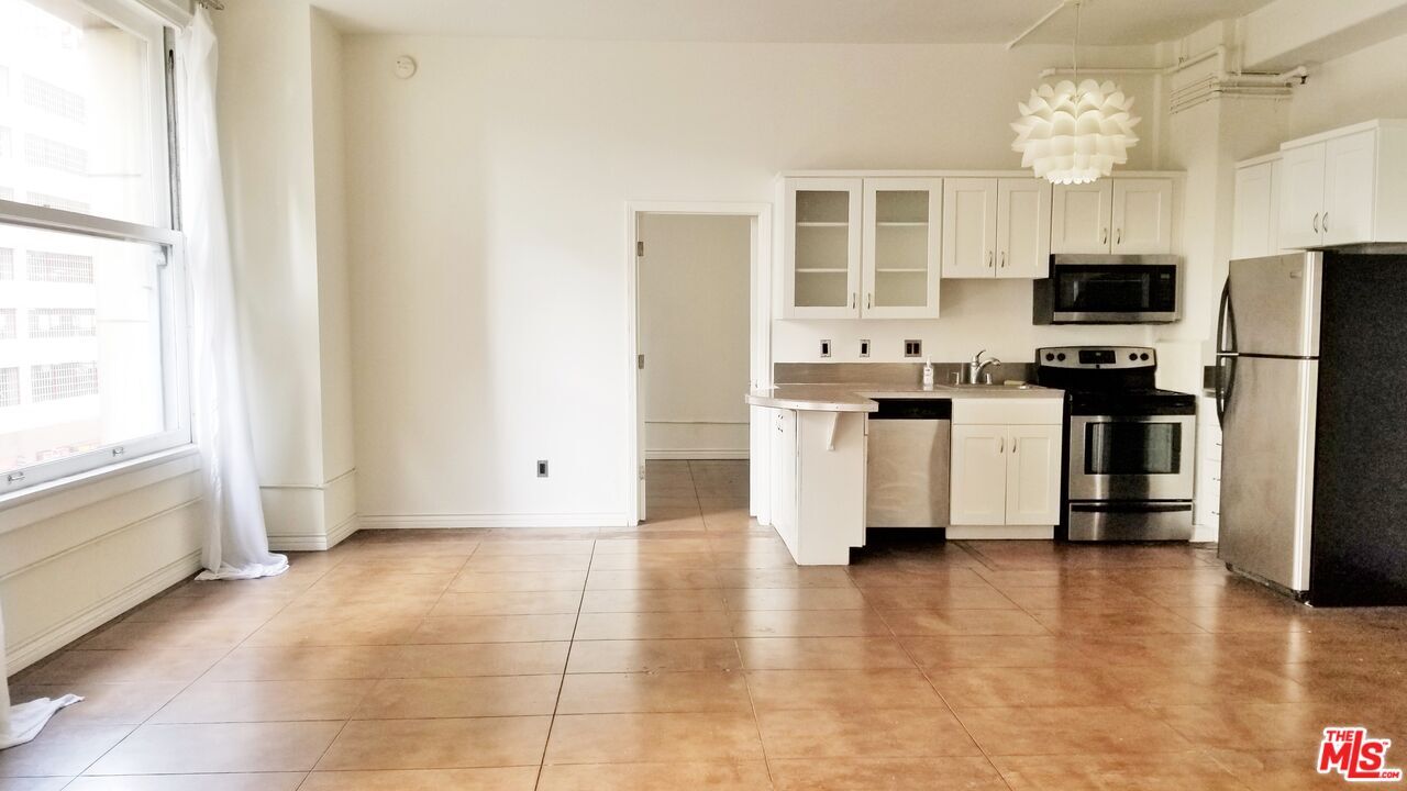 Property Photo: 215 W 7th St CA 90014