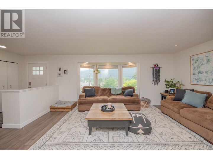 Property Photo:  1890 Grandview Avenue  BC V0E 2G0 