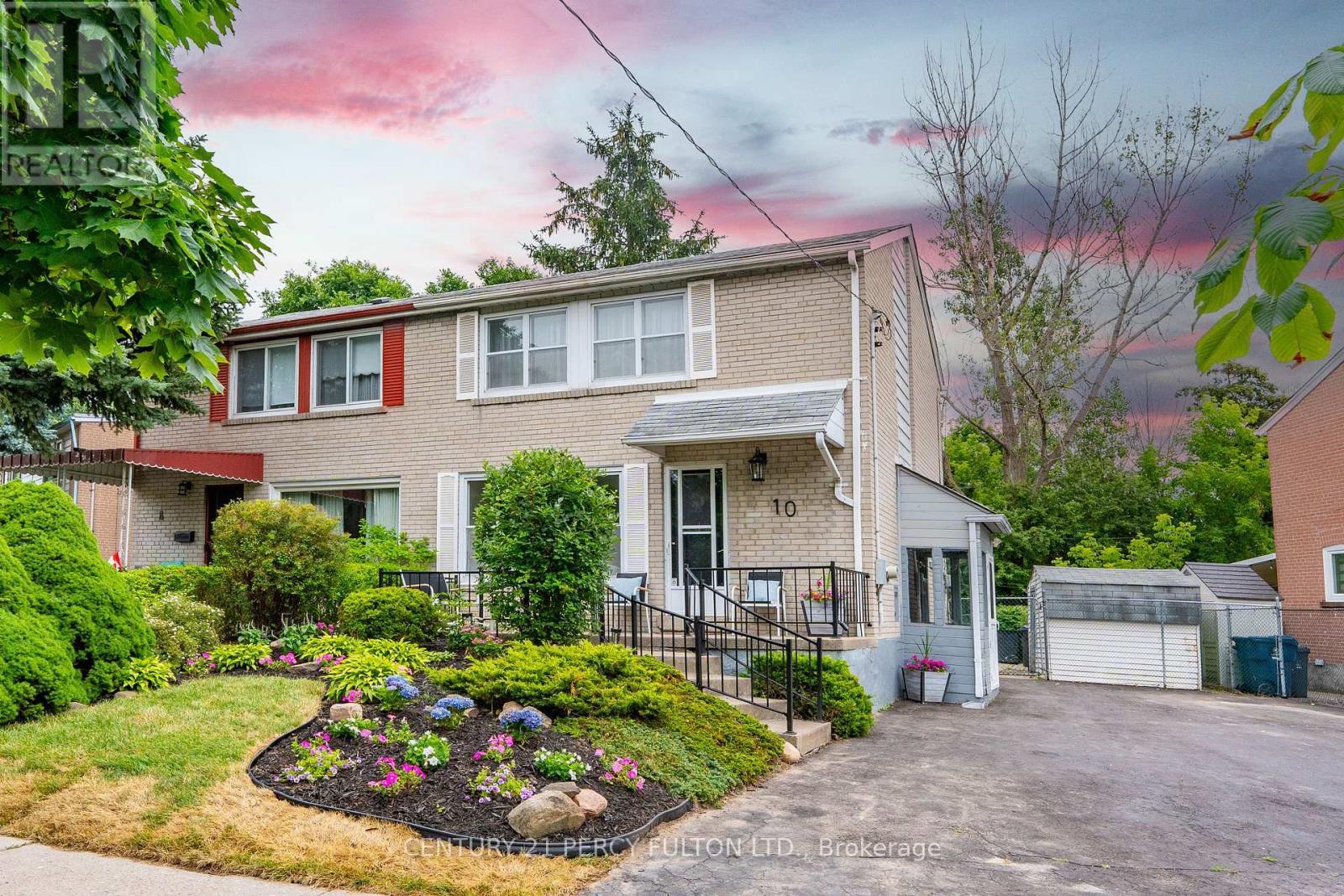 Property Photo: 10 Chestnut Crescent ON M1L 1Y5