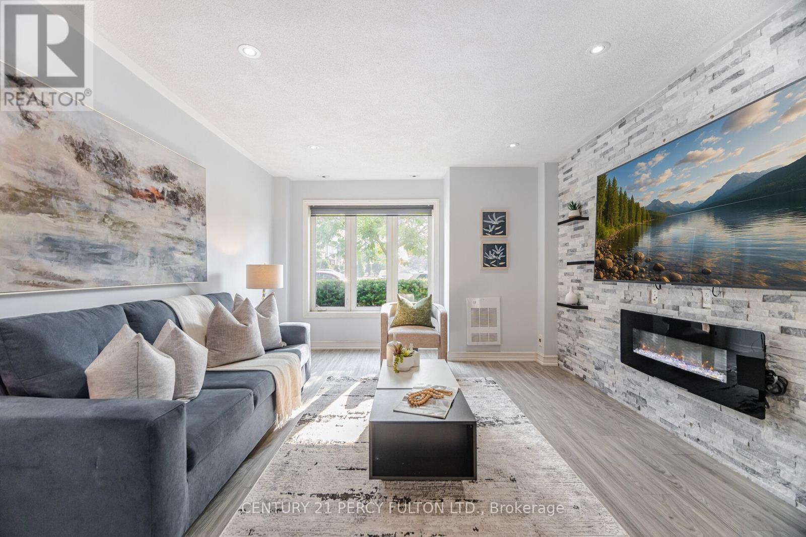 Property Photo:  29 Mondeo Drive  ON M1P 5B6 