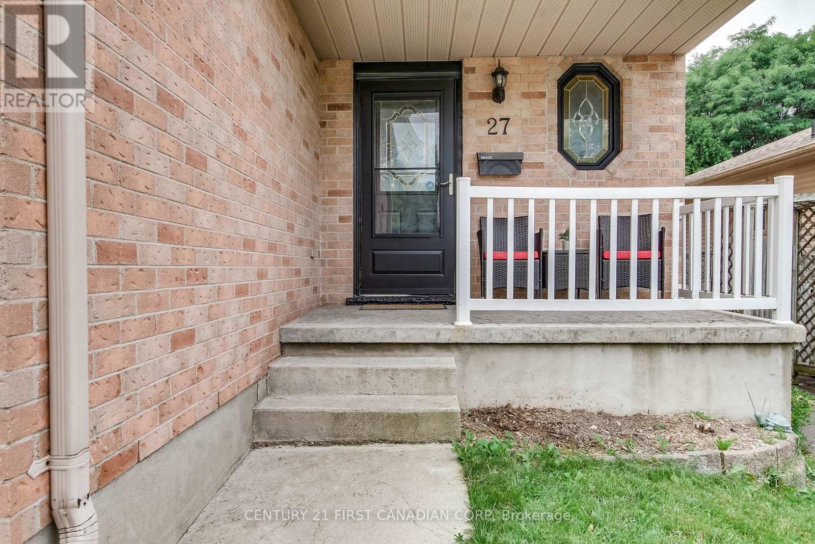 Property Photo:  27 Gerald Crescent  ON N5Z 5A3 