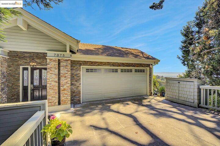 7075 Elverton Dr  Oakland CA 94611 photo