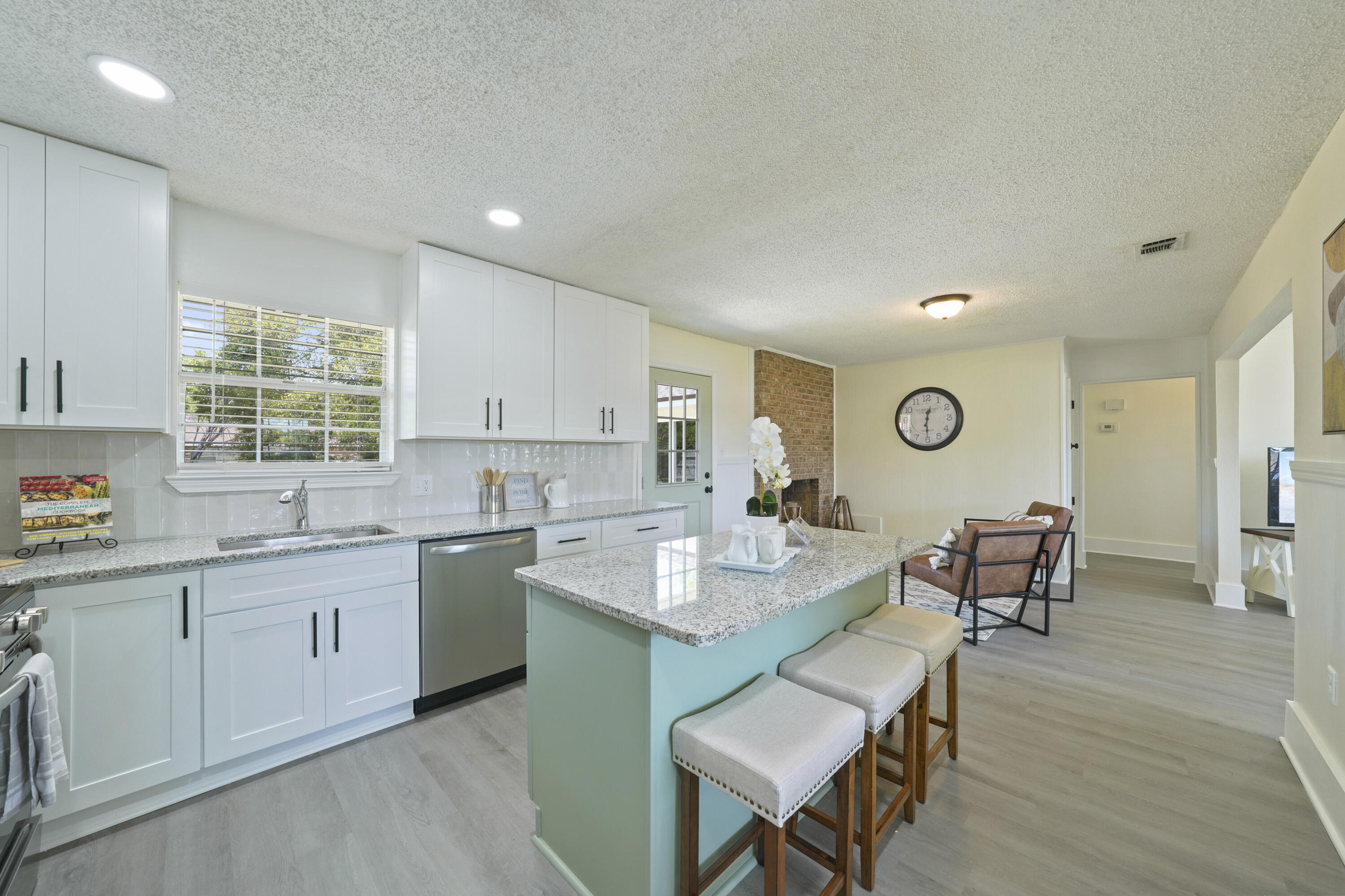 Property Photo:  15 Lakeview Drive  FL 32569 