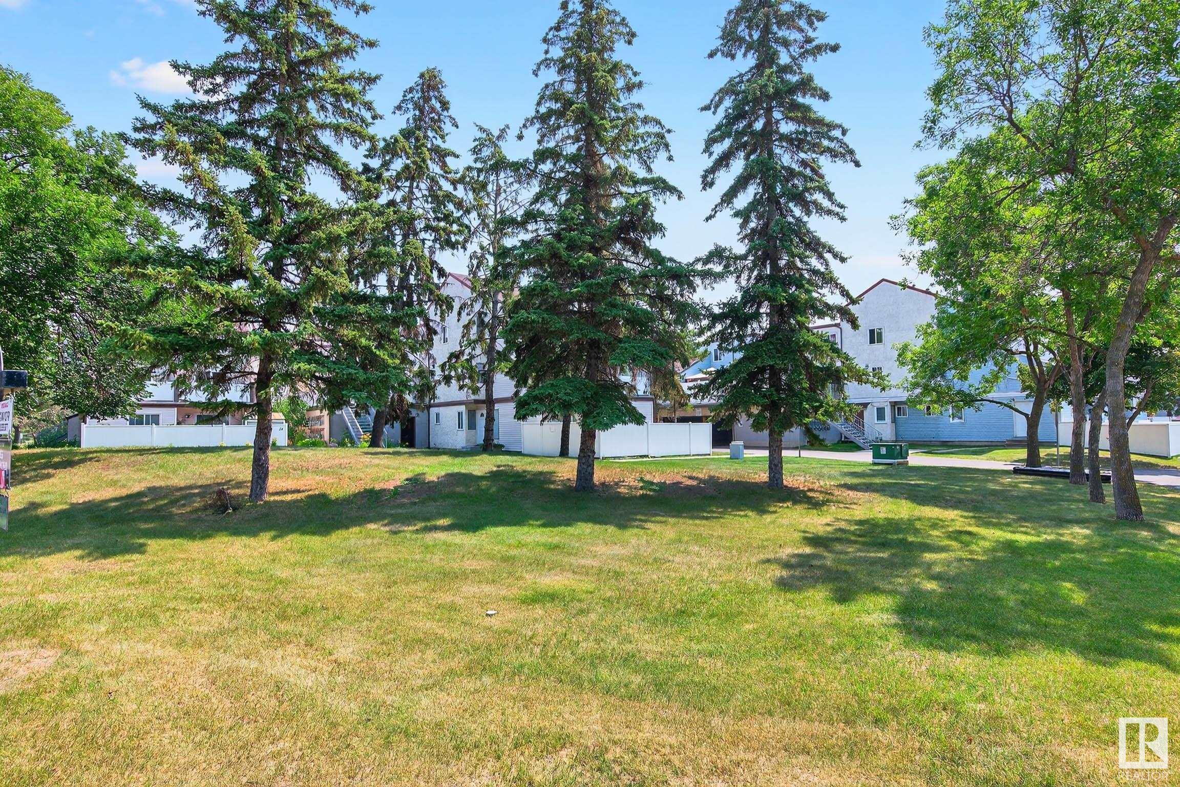 Property Photo:  37 Lancaster Terrace NW  AB T5X 5S3 