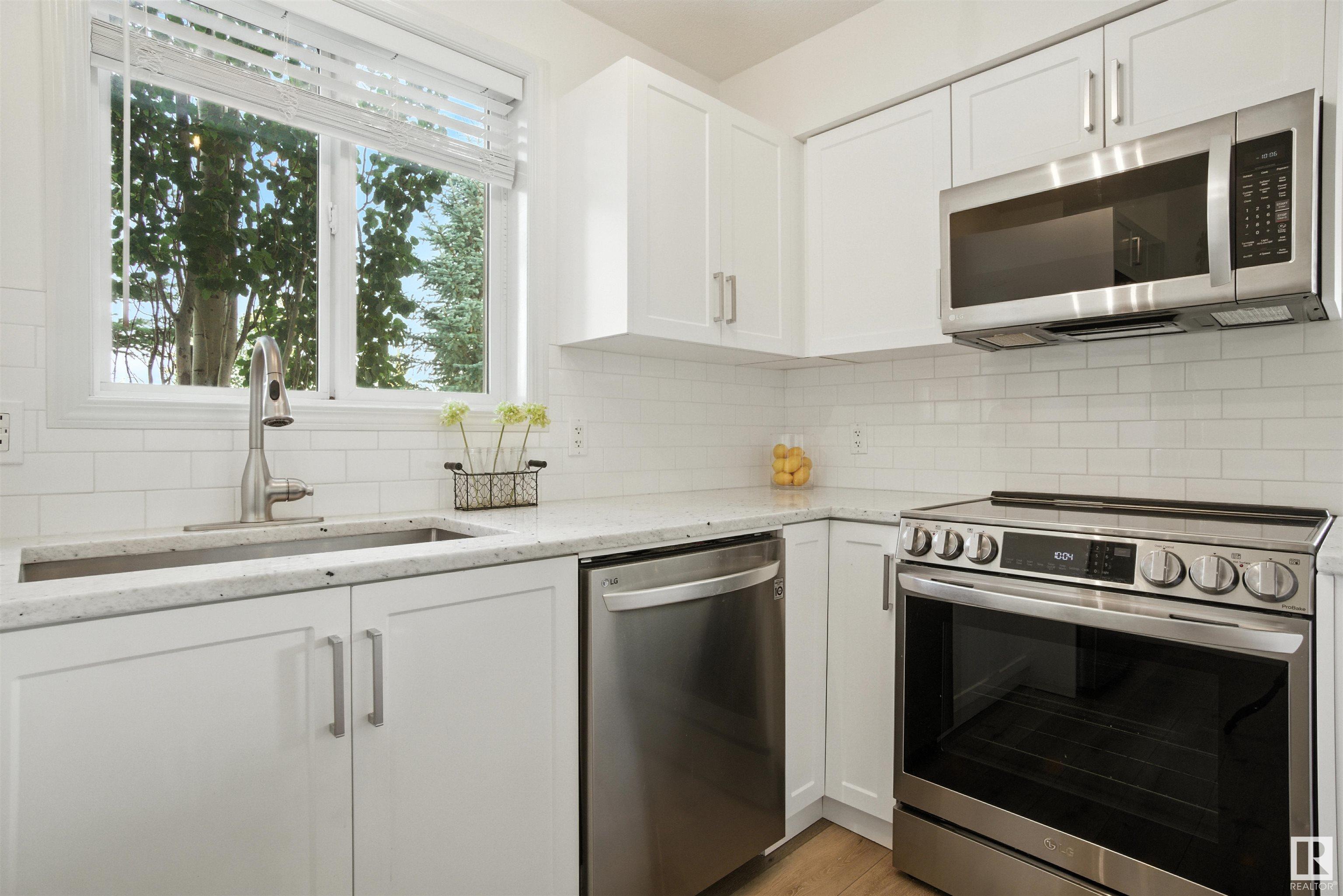 Photo de la propriété:  40 Summerwood Boulevard 301  AB T8H 0C2 