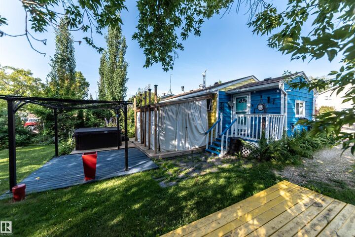 Property Photo: 303 3 Street AB T0E 1A0