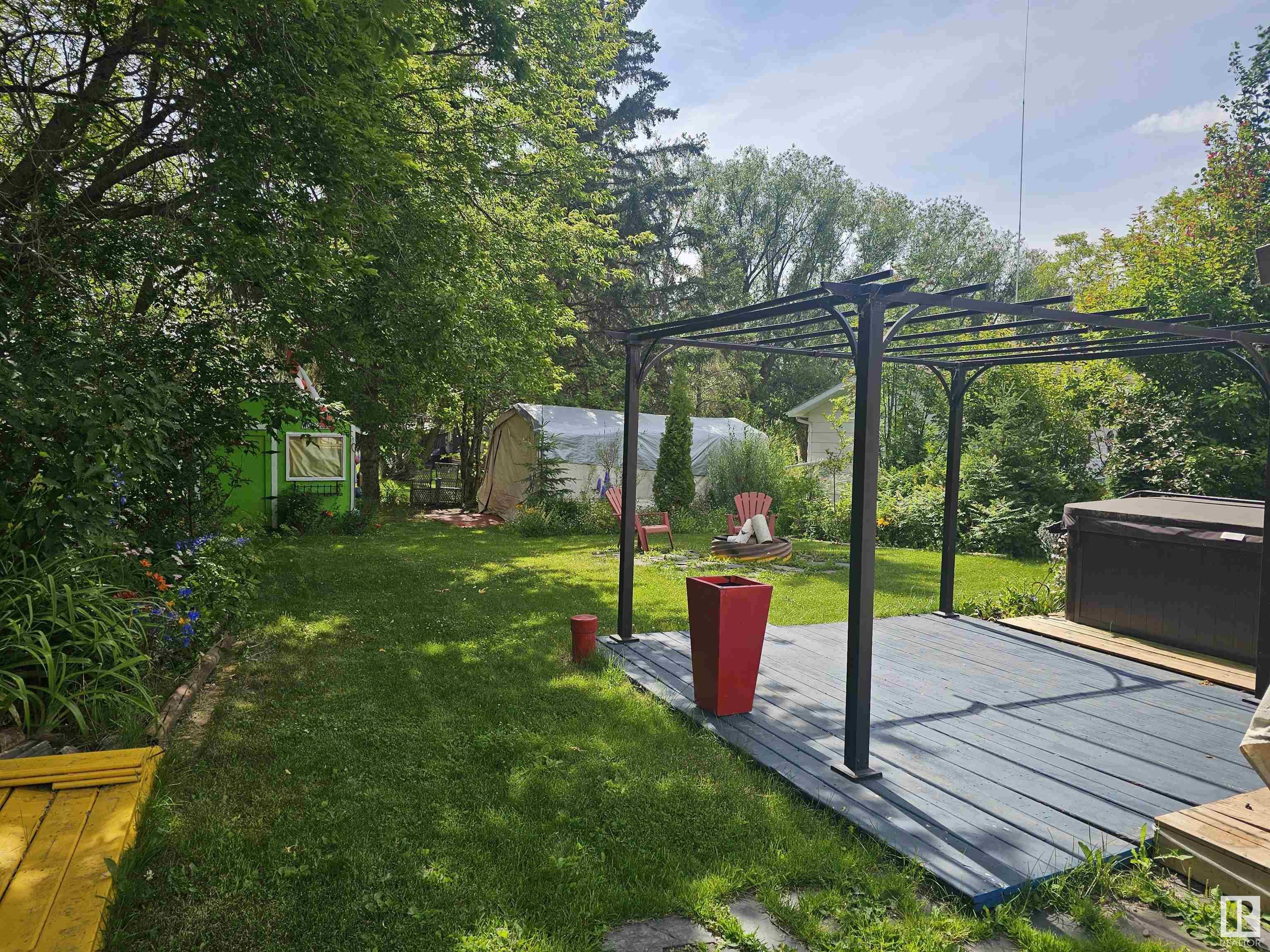 Property Photo:  303 3 Street  AB T0E 1A0 