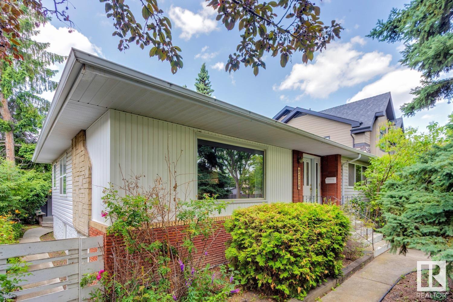 Property Photo:  9776 146 Street NW  AB T5N 2Z4 