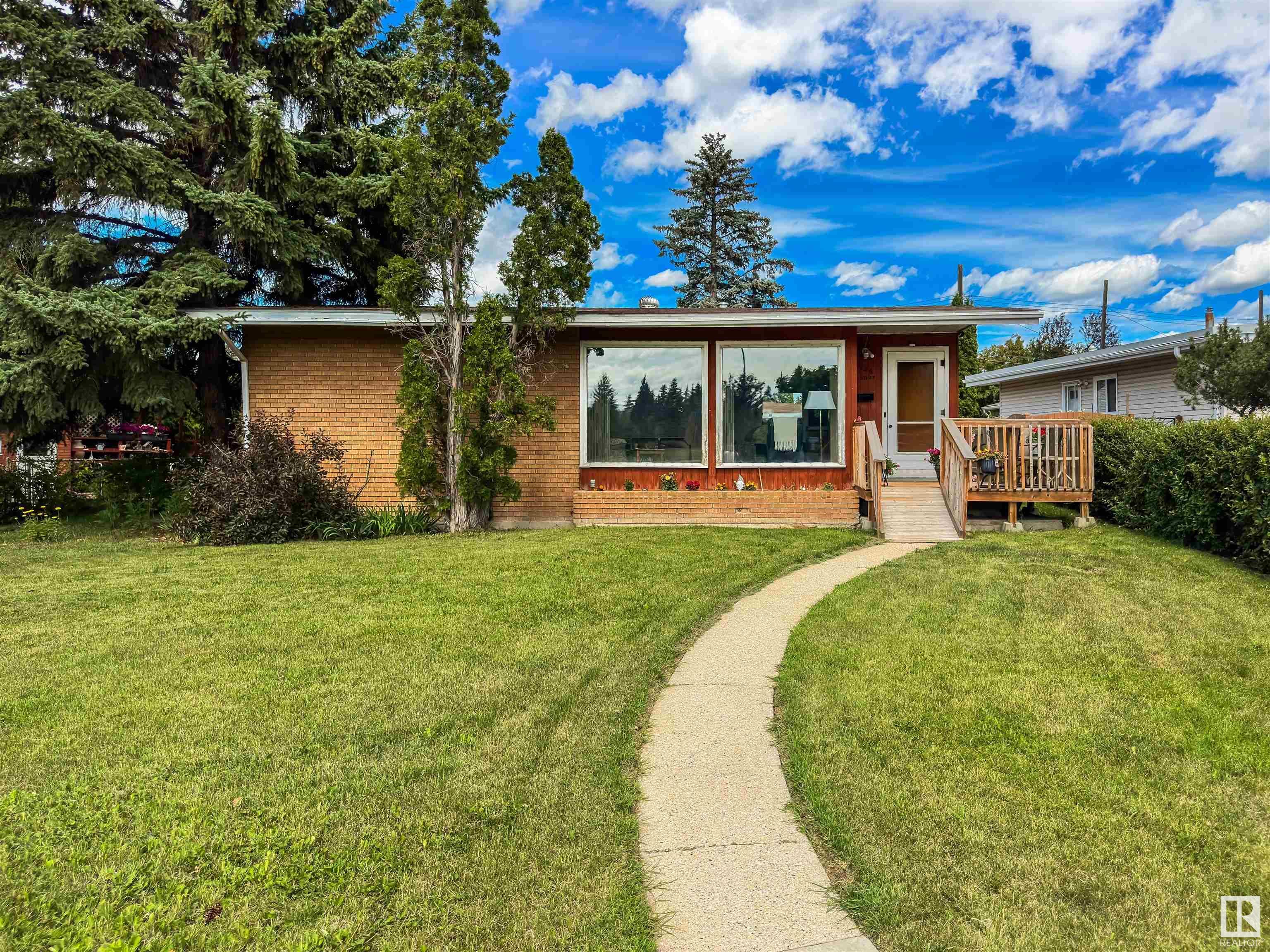 8126 150 Street NW  Edmonton AB T5R 1E1 photo