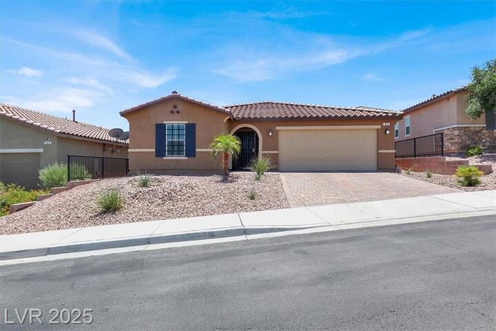Property Photo: 925 Midnight View Avenue NV 89015