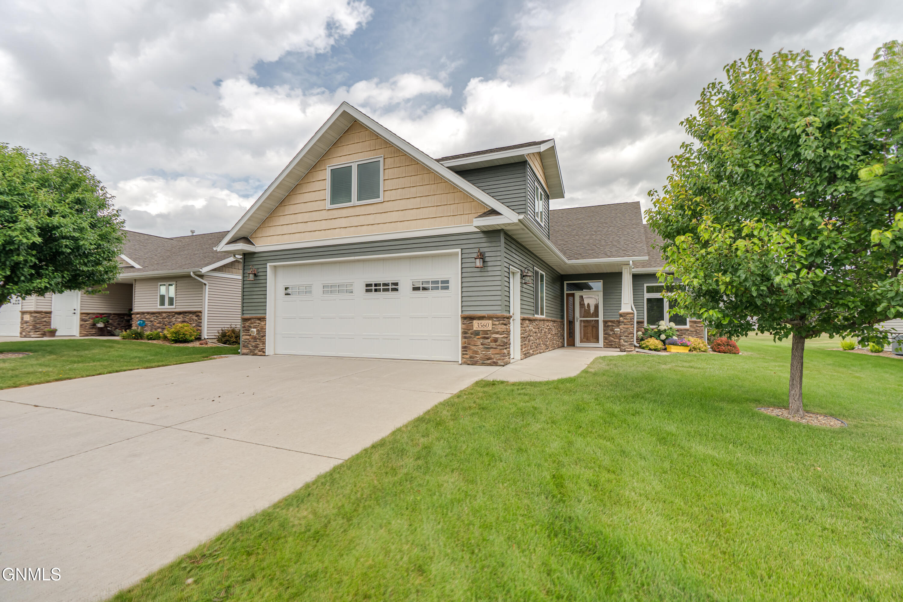 Property Photo:  3560 Edgewood Village Loop  ND 58503 