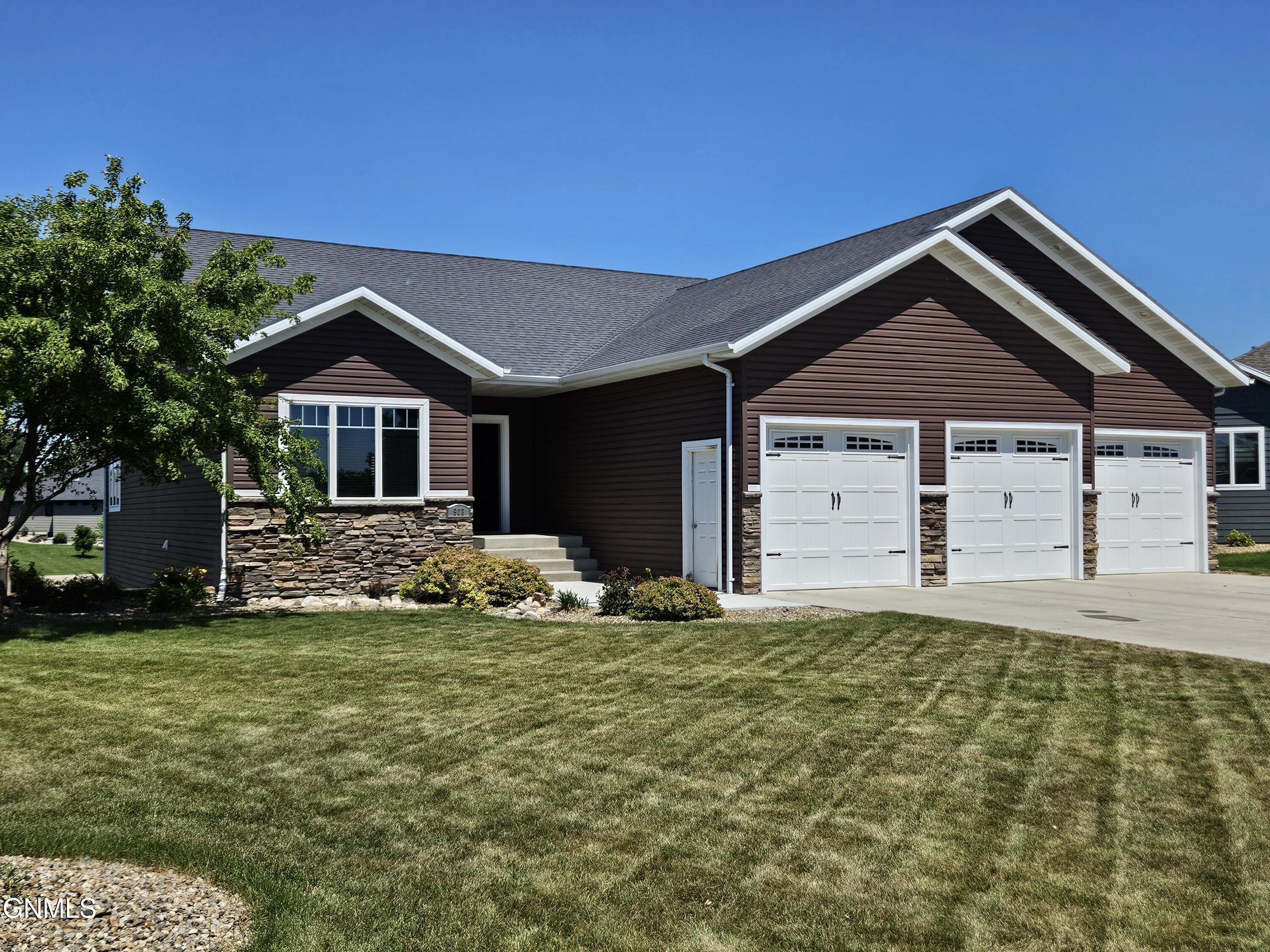 902 Voyager Place  Bismarck ND 58504 photo