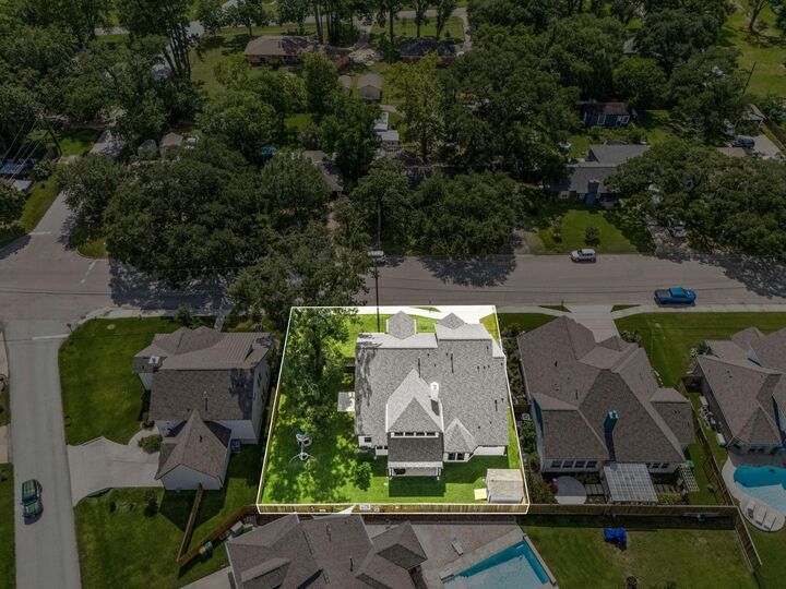 Property Photo:  407 Baker Drive  TX 77375 