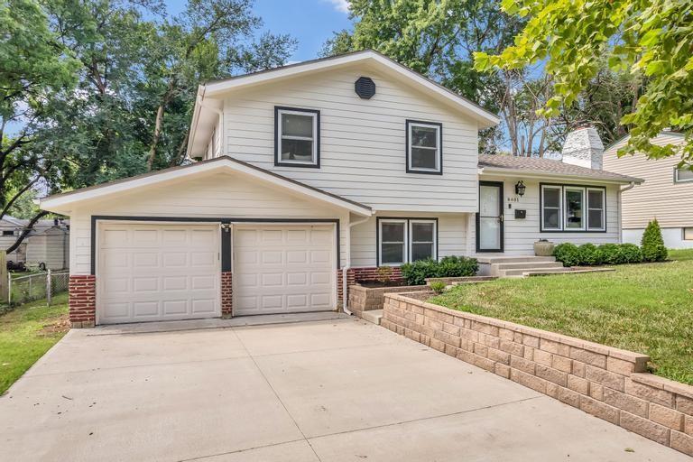 Property Photo: 8401 W 91st Terrace KS 66212