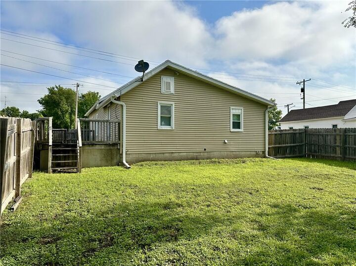 Property Photo: 310 E 17th Street MO 64683