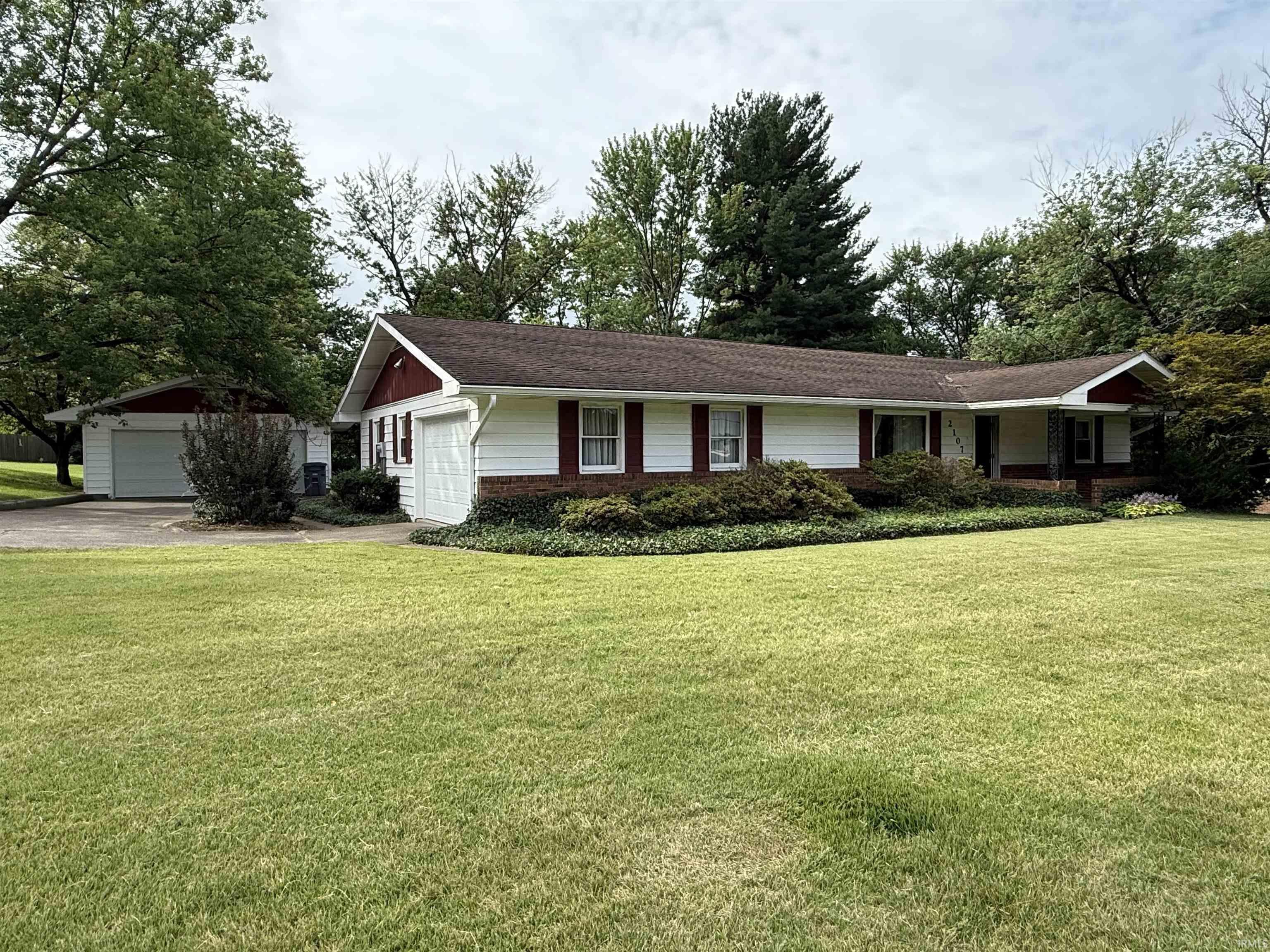 Property Photo:  2107 College Avenue  IN 47591 
