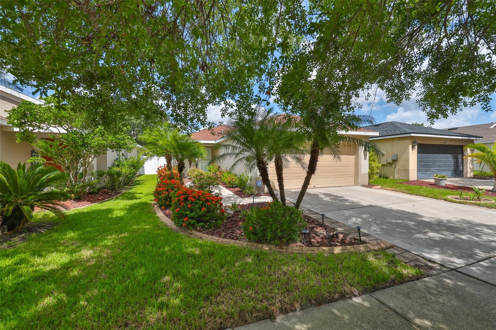 Property Photo:  11546 Crestlake Village Drive  FL 33569 